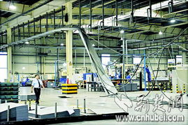 武漢一工廠金屬線槽高空墜落 13名工人受傷 圖