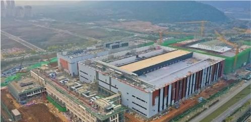 武漢光芯片工廠封頂 實現(xiàn)從芯片設(shè)計到制造 封測全產(chǎn)業(yè)鏈